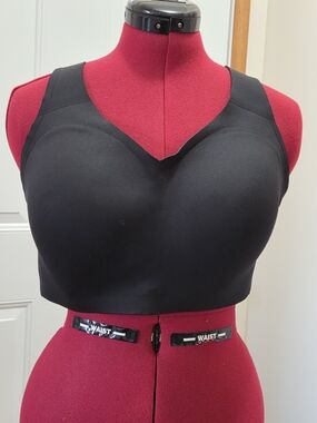 lululemon athletica Black Wireless Support Sports Bra